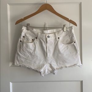 White high rise Levi denim shorts